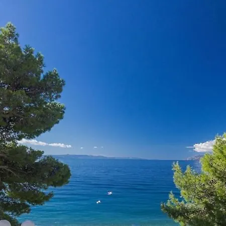 Lucy Tucepi, Beachfront Apartman